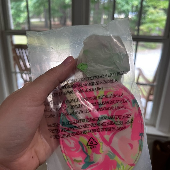 Lilly Pulitzer Handbags - NWT Lilly Pulitzer Pineapple Coin purse